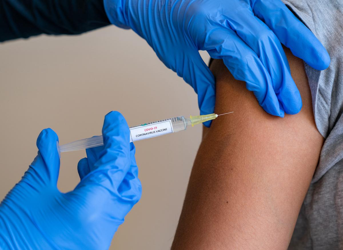Peur de la piqure du vaccin ? Comment gérer la bélénophobie 
