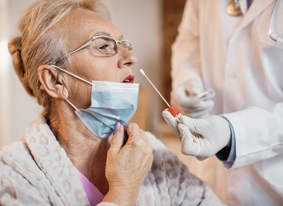 Parkinson : un écouvillon nasal pour détecter précocement la maladie