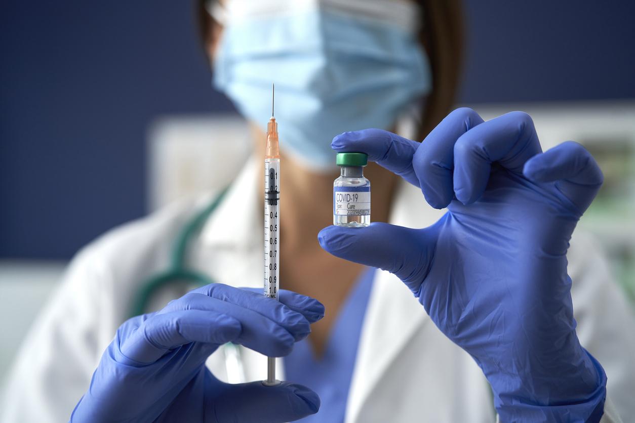 Covid-19 : les soignants non-vaccinés pourront être réintégrés “mi-mai”