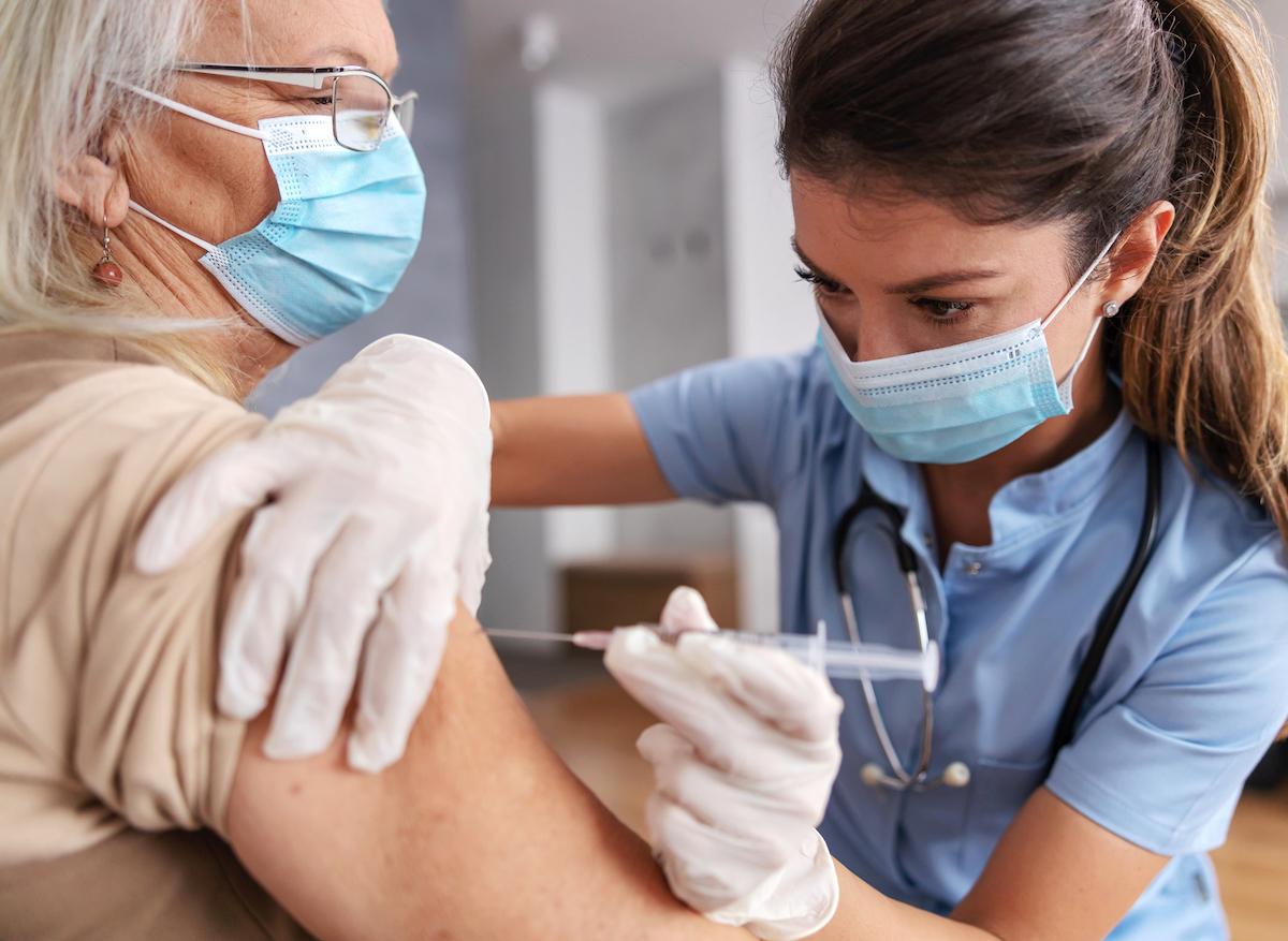 Compatibilité des vaccins Covid et grippe : “aucun danger” pour la HAS