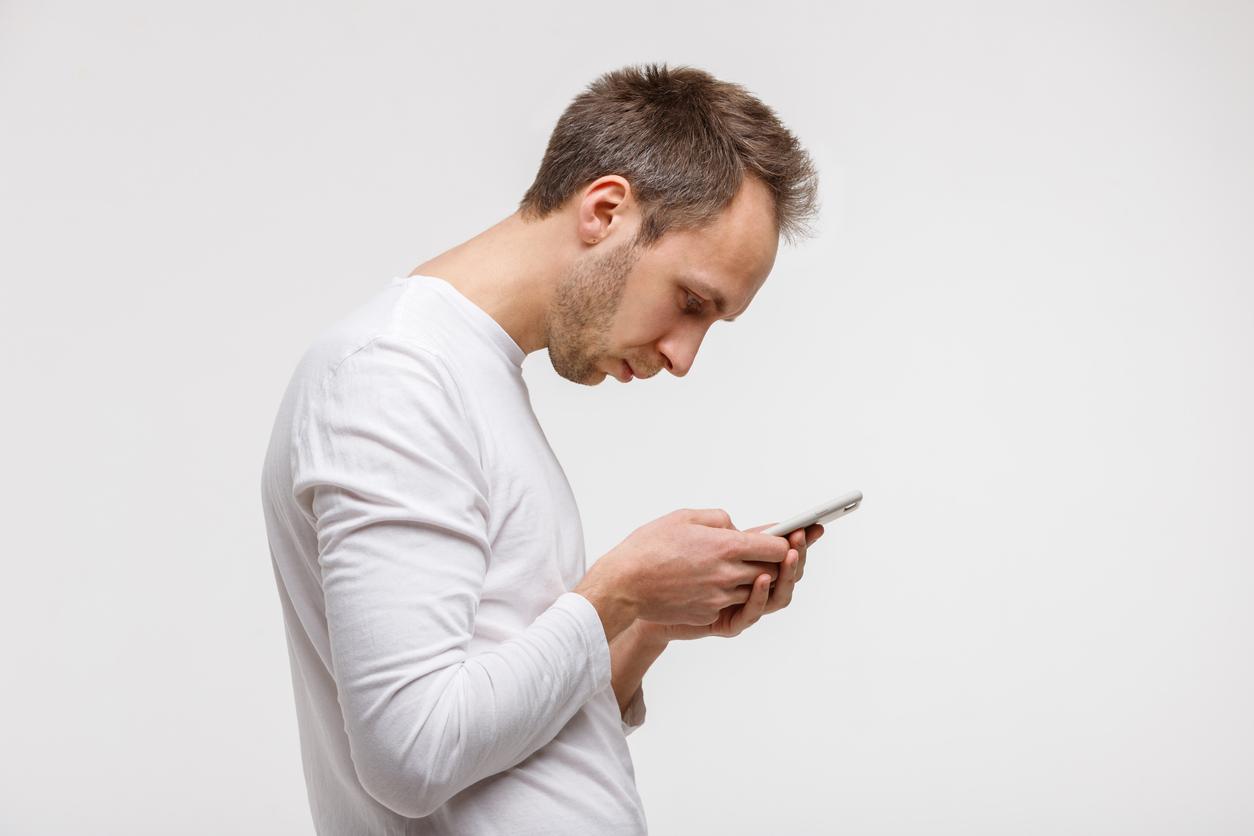 Comment le smartphone transforme petit à petit notre corps