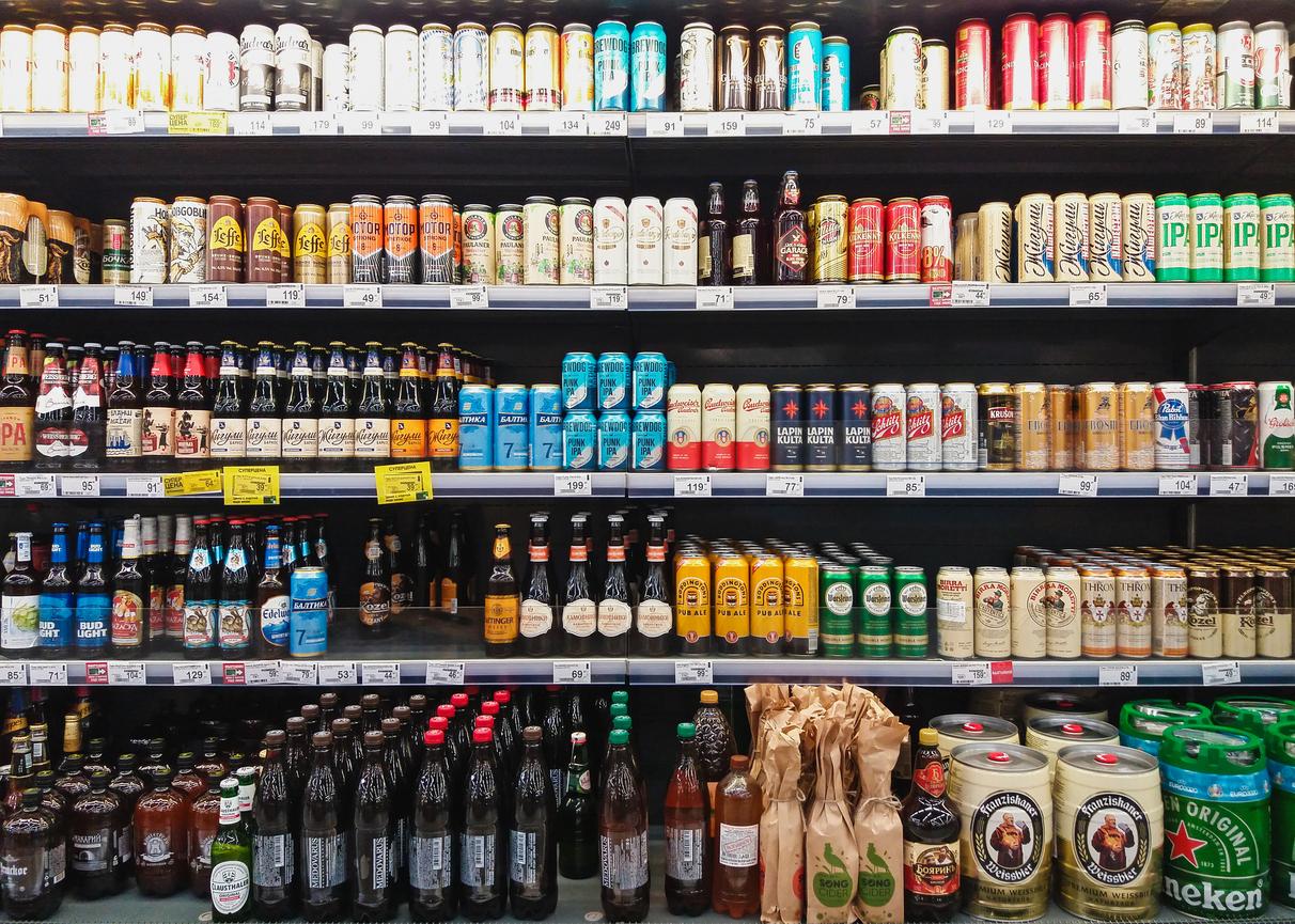 Malbouffe : l’OMS réclame une taxe sur l’alcool et les boissons sucrées