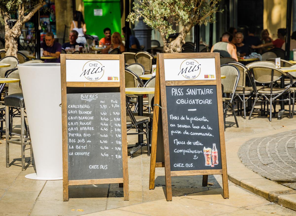 Allègement du pass sanitaire : ces modélisations de l'Institut Pasteur qui guident le gouvernement