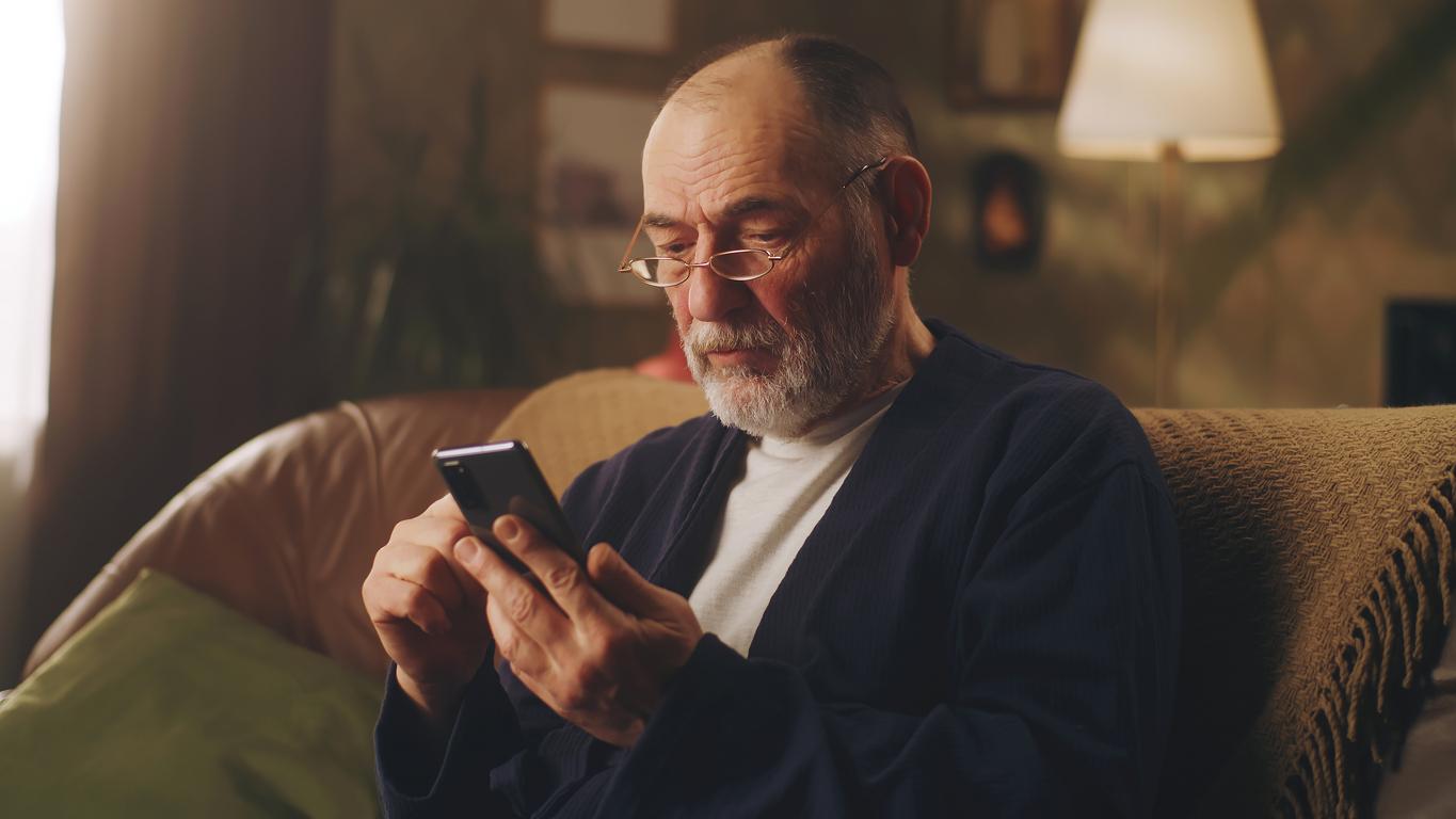 Les réseaux sociaux menacent-ils la santé mentale des seniors ?