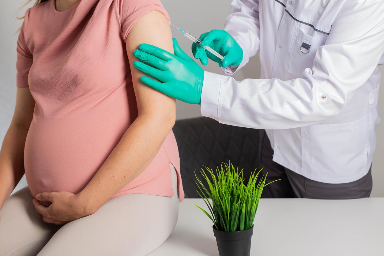 Le vaccin contre la bronchiolite autorisé aux USA pour les femmes enceintes