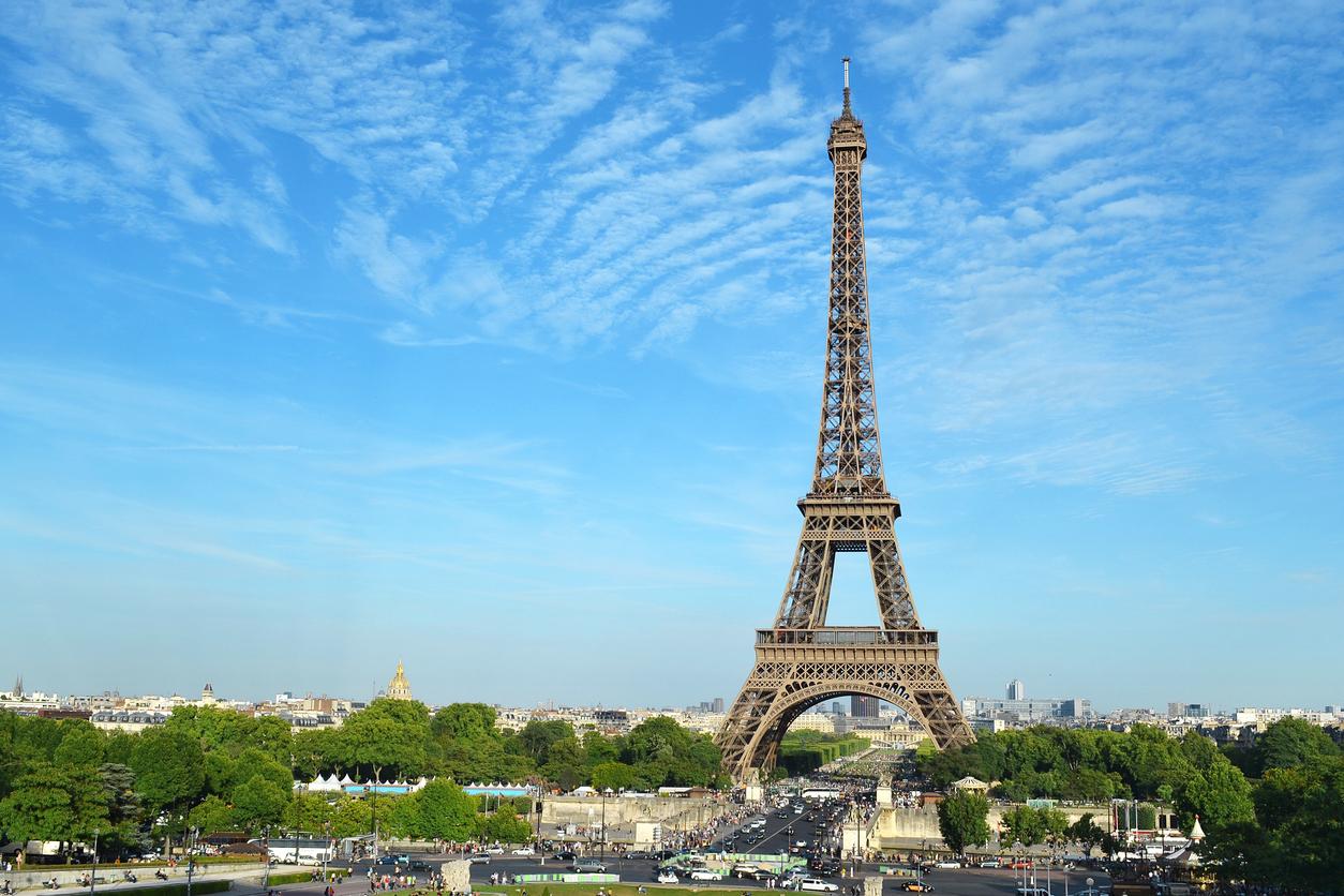 Arrêt cardiaque : un homme a été opéré au deuxième étage de la Tour Eiffel