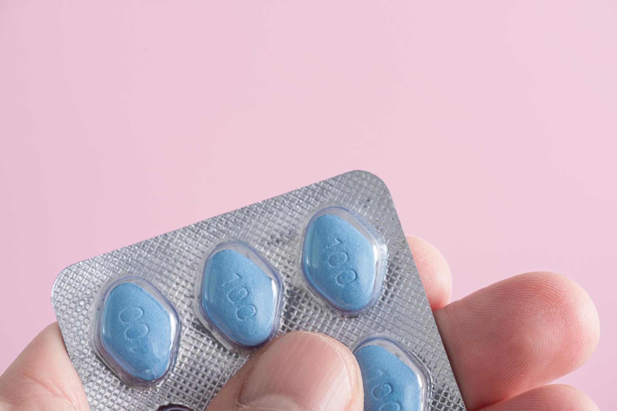 Viagra : 5 mythes qu'il faut arrêter de croire sur la petite pilule bleue