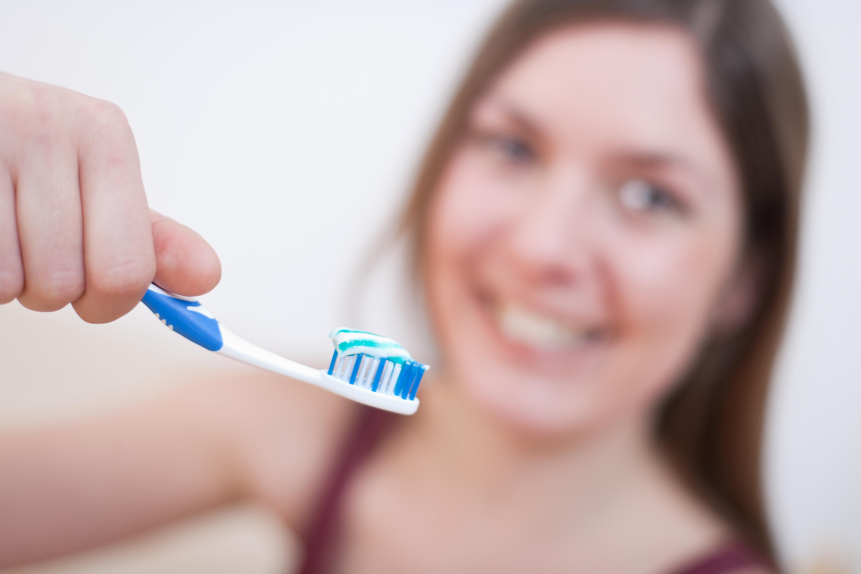 Quand on est malade, doit-on changer de brosse à dents ensuite ? 