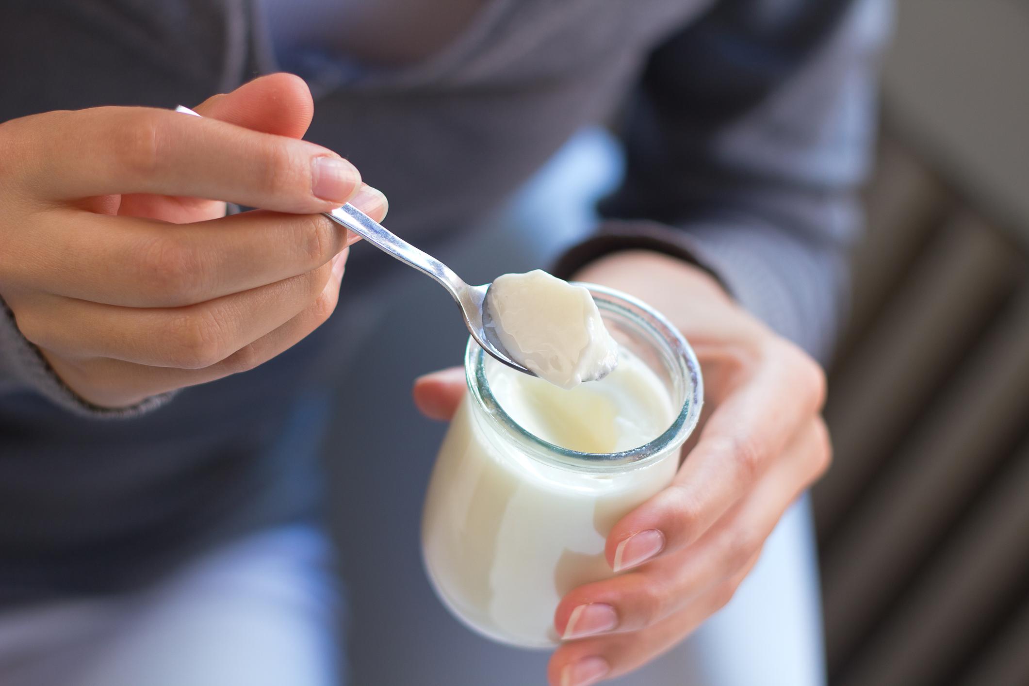 Dépression, anxiété : manger un yaourt par jour protège contre les troubles mentaux