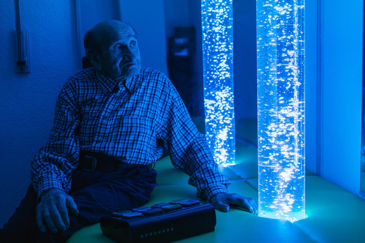 Alzheimer : la luminothérapie, un nouvel espoir pour traiter la maladie ? 