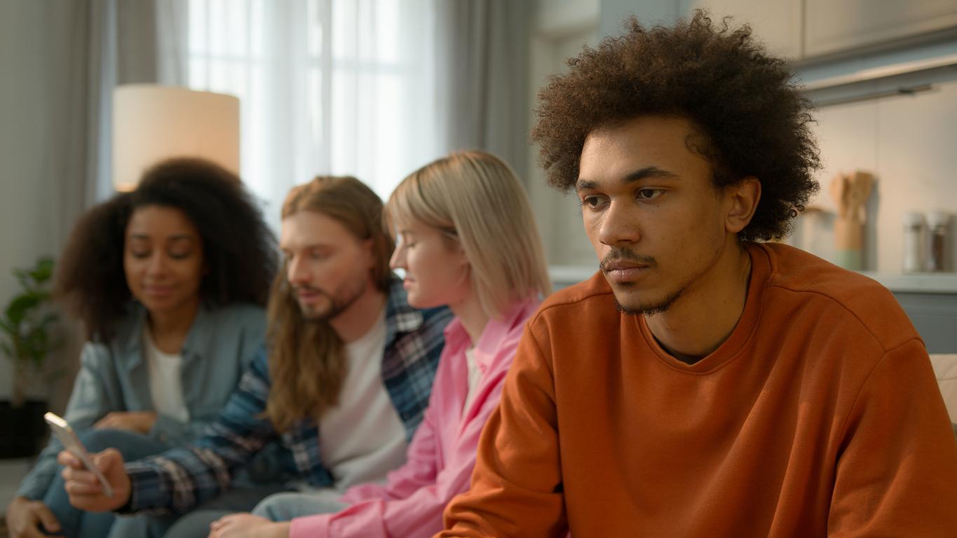 Pourquoi, même entouré d'amis, on peut se sentir seul ?