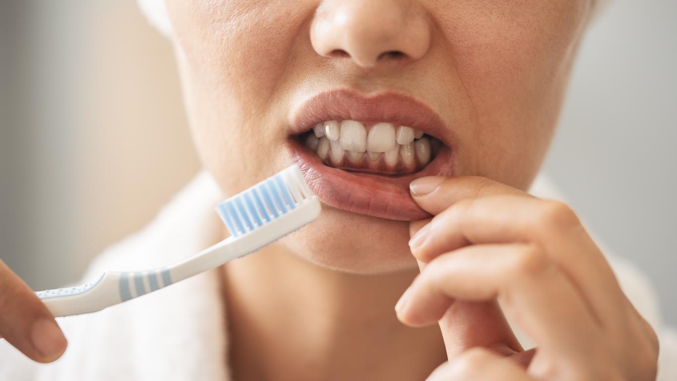 Ses saignements de gencive après le brossage des dents cachaient un cancer rare