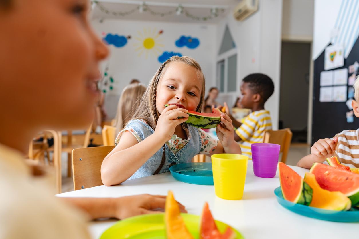 Obésité : l’OMS appelle à des repas plus sains dans les cantines scolaires