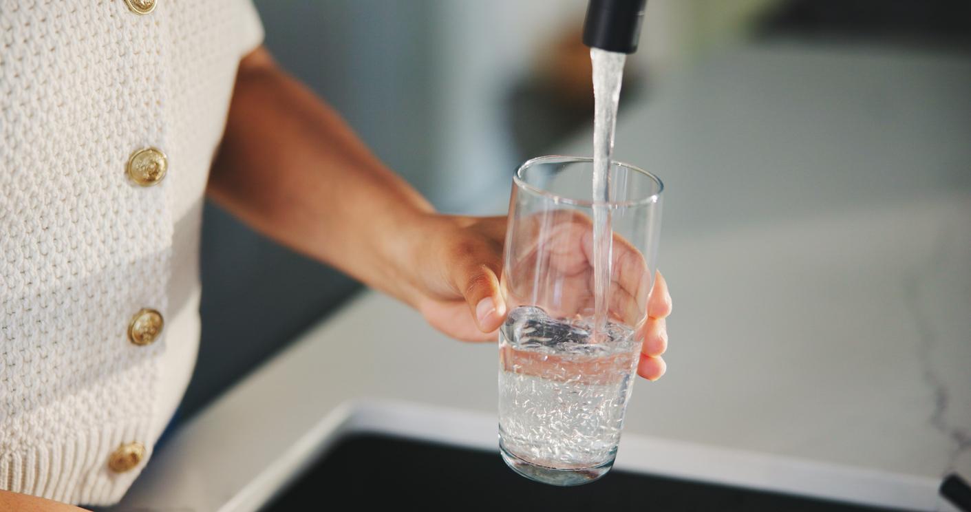 Faut-il se méfier de l'eau du robinet pendant la canicule ?