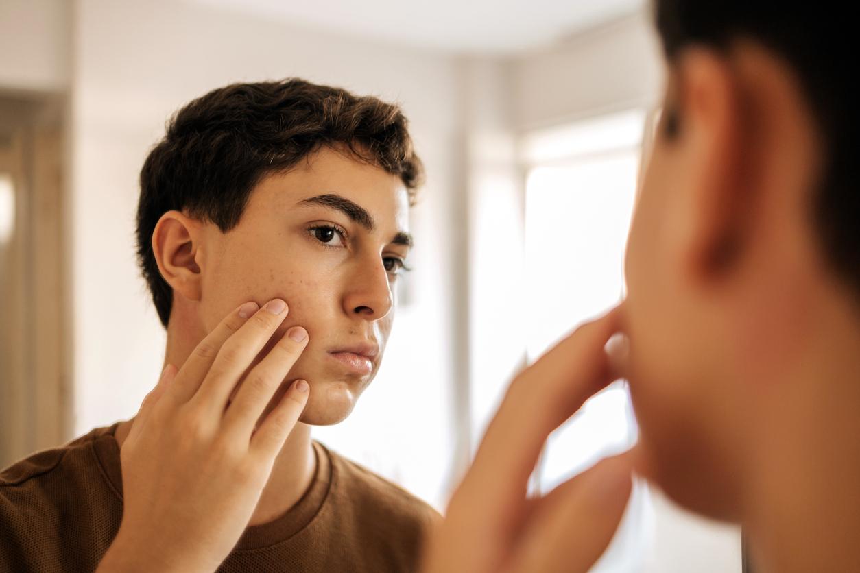 Looksmaxxing : jusqu'où certains jeunes sont-ils prêts à aller pour séduire ?