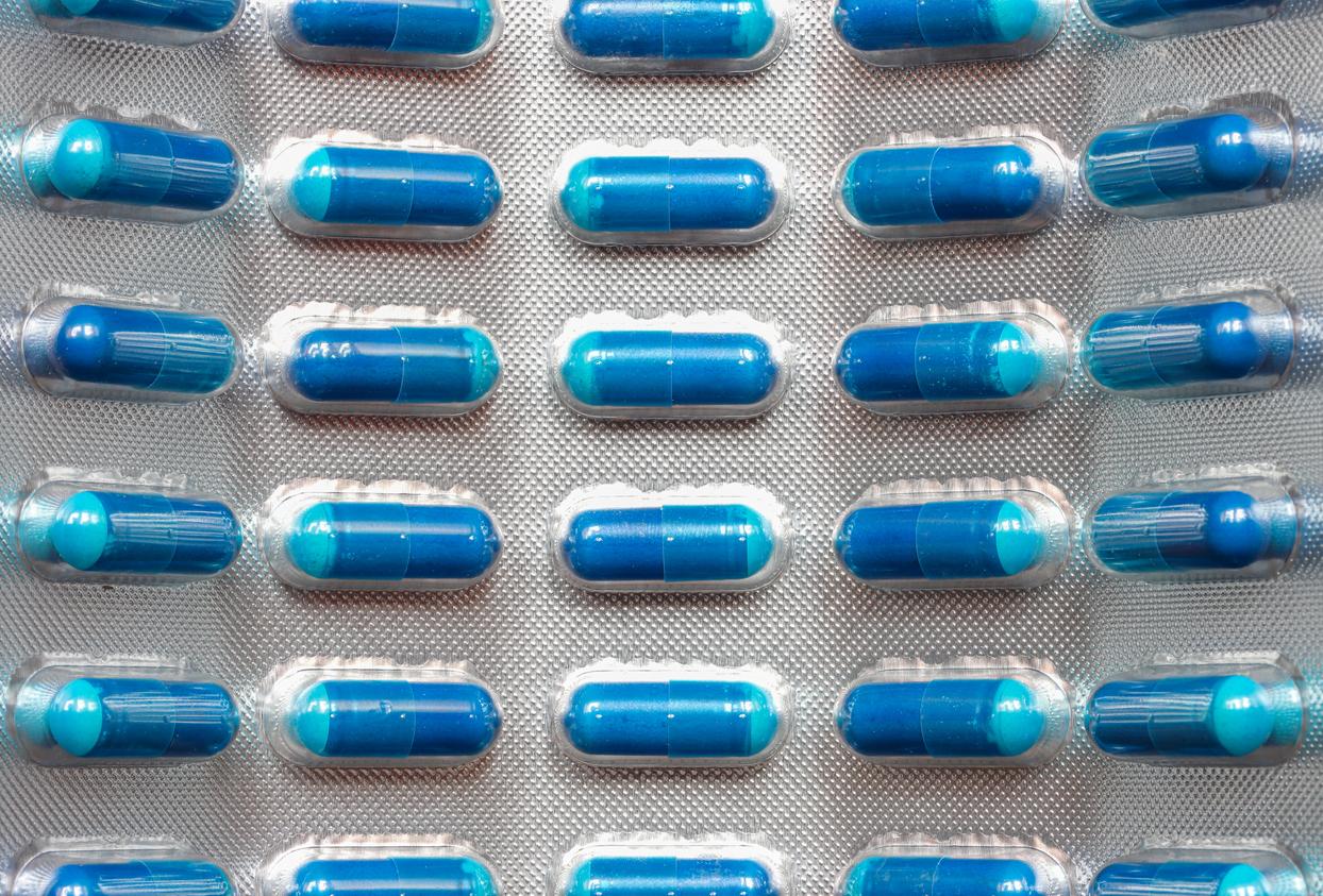 Faut-il vraiment toujours finir son traitement antibiotique ?