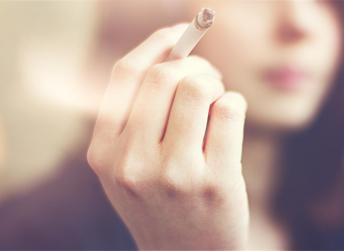 L'odeur de tabac froid expose les non-fumeurs à du tabagisme ultra passif