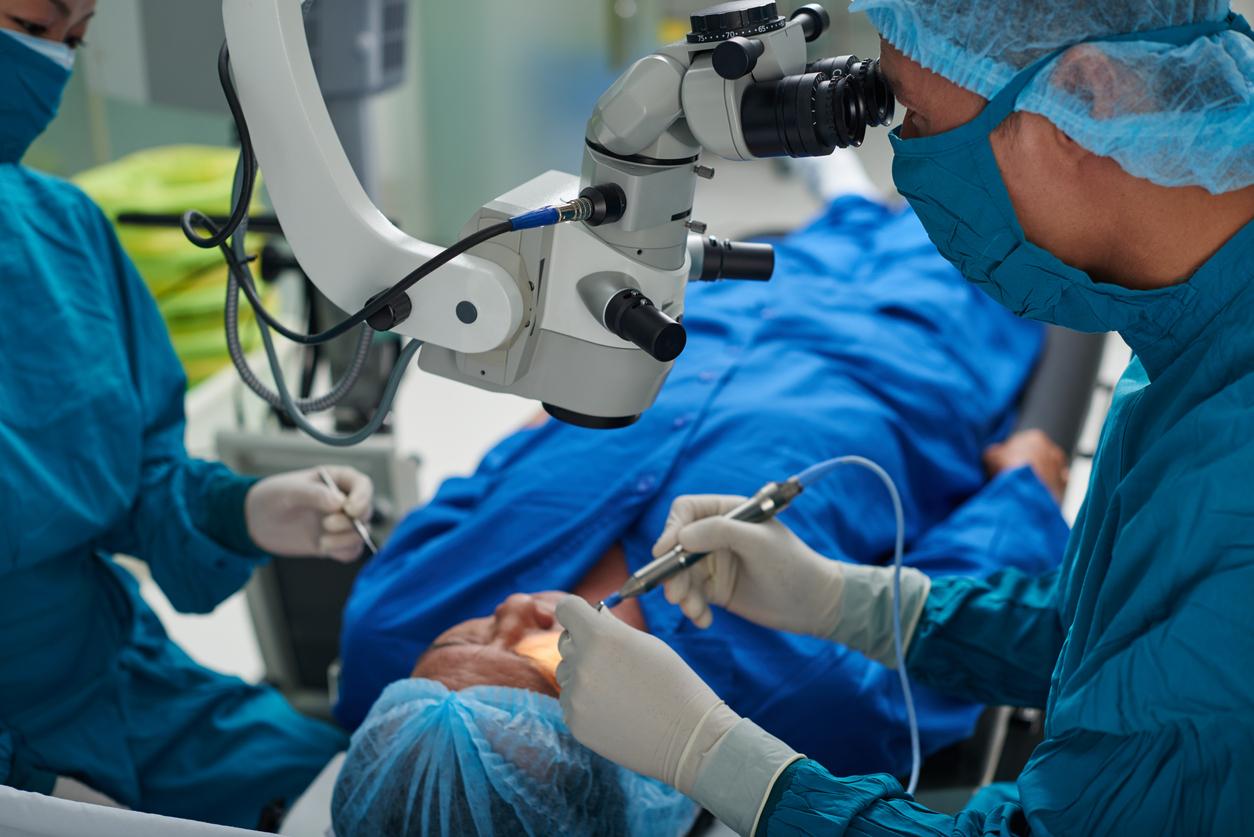 Chirurgie de la cataracte : des lentilles implantées accusées d'entraîner une hypertonie oculaire