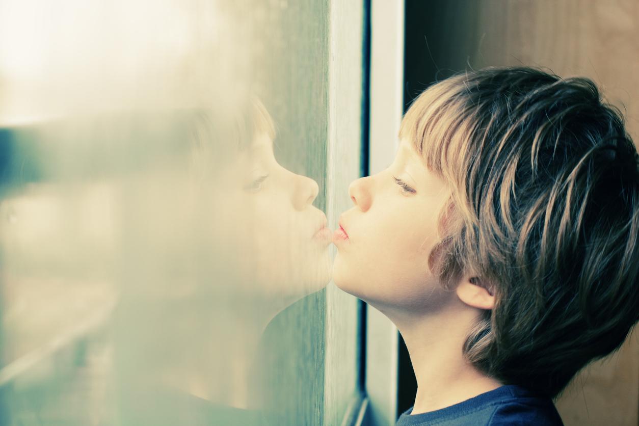 Autisme : pourquoi le cerveau reconnaît-il les visages autrement ?