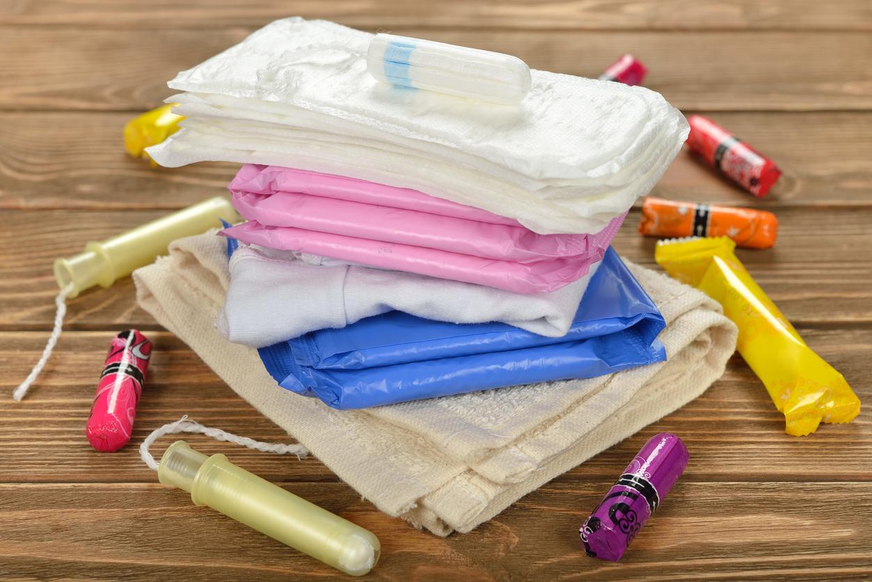 Les tampons et serviettes hygiéniques contiennent toujours des substances toxiques