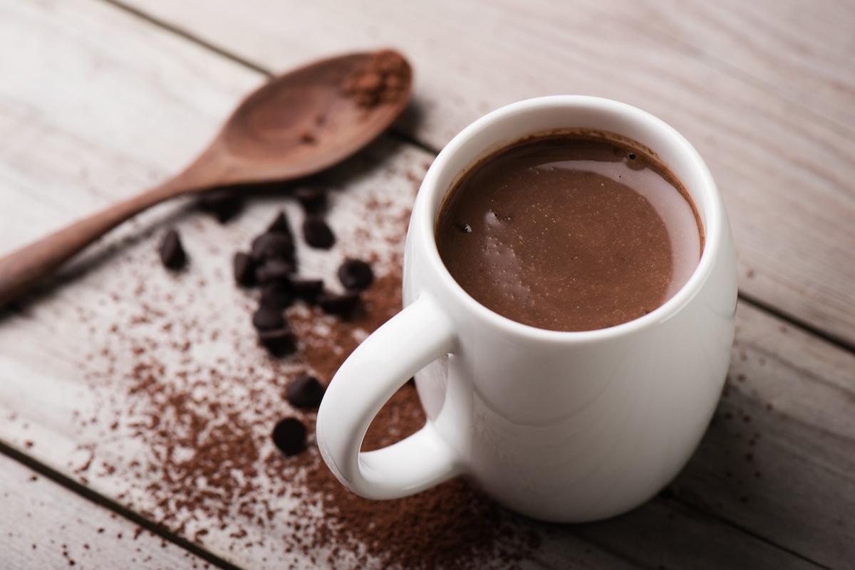 Sclérose en plaques : boire un chocolat chaud par jour diminue la fatigue