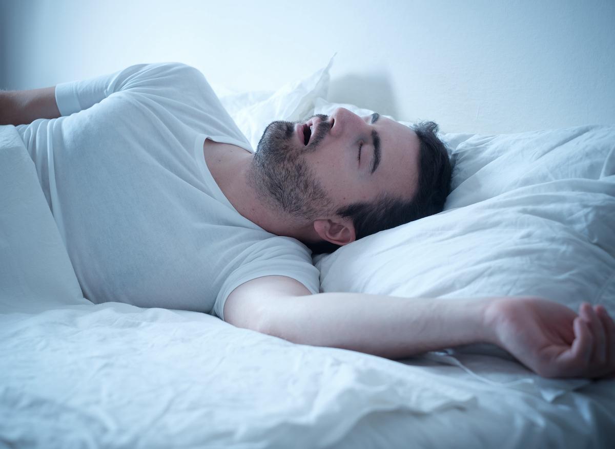 Apnée du sommeil : couper la télé et faire de l'exercice pour réduire le risque