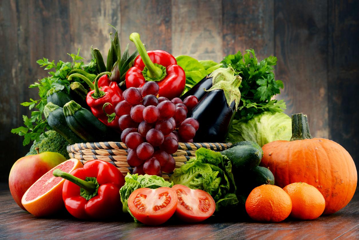 Nutrition : pour que votre enfant mange plus de fruits et de légumes, montrez l'exemple! 