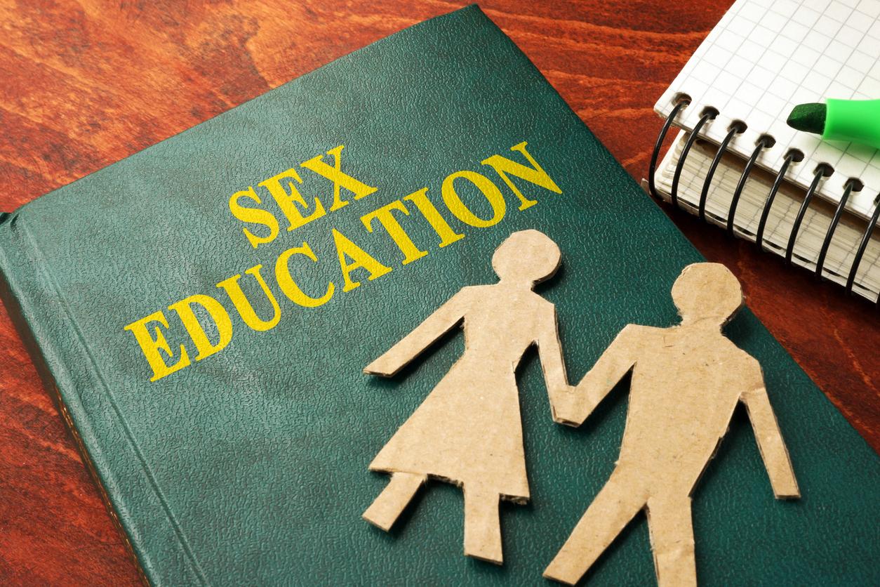 Des cours d’éducation sexuelle plus complets réduiraient les grossesses à l’adolescence  