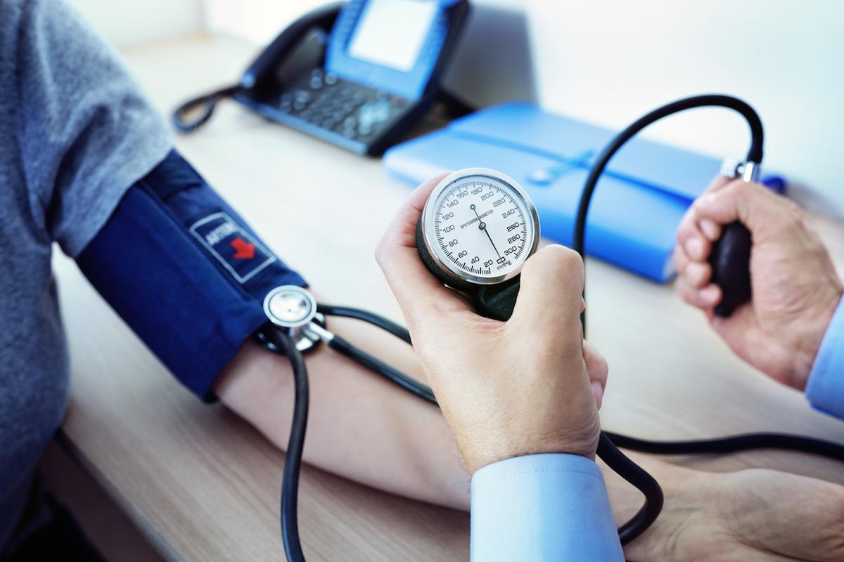 Hypertension : contrôler seul sa tension artérielle permet de mieux la faire baisser 