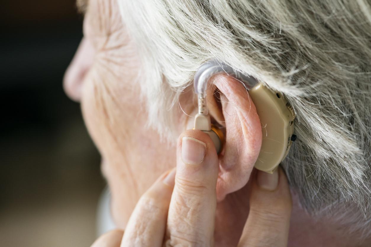 Le port de prothèses auditives réduit le risque de démence