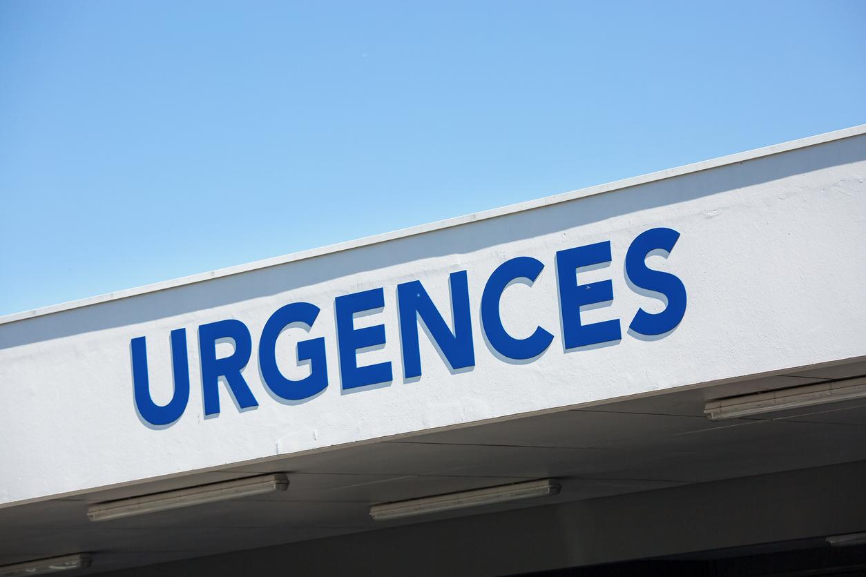 Crise des urgences : un homme décède sur le parking d'une clinique