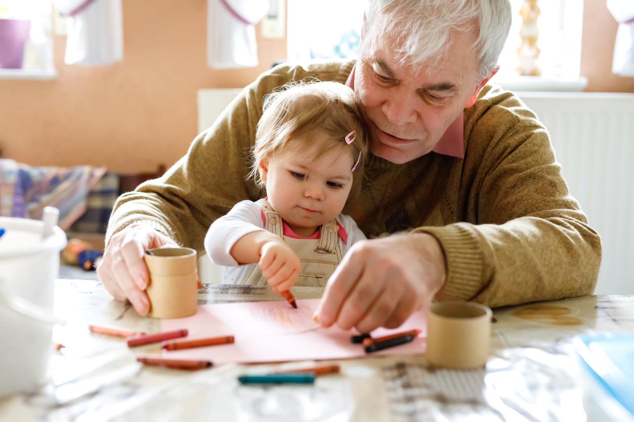 Paternité : les pères plus âgés font courir des risques à leur partenaire et à leur enfant 