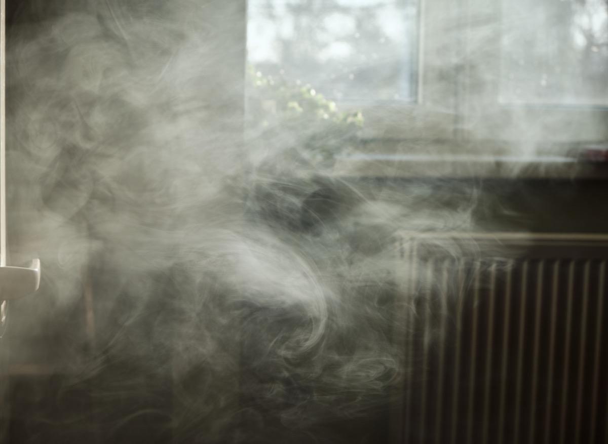 Tabac : manipuler les vêtements d'un fumeur représente un danger pour la santé !