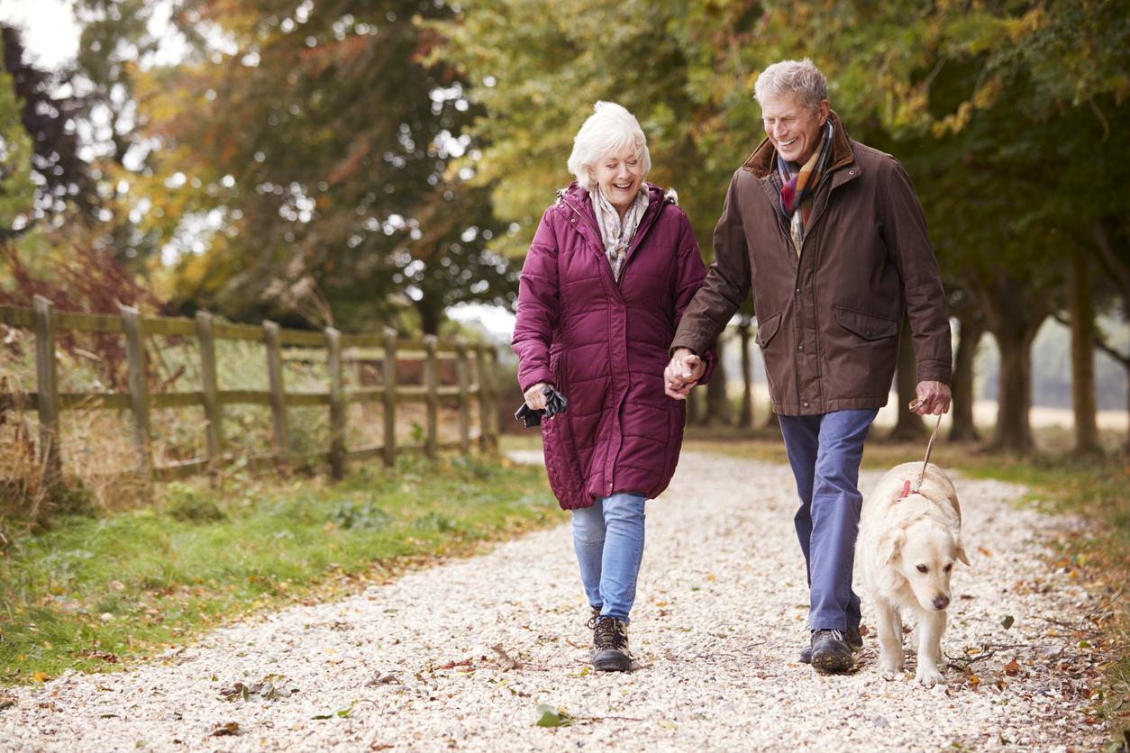 Marcher lentement à 45 ans, un signe de vieillissement accéléré ? 