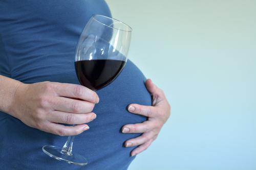 Alcoolisation fœtale : des tests pour détecter la consommation de la mère