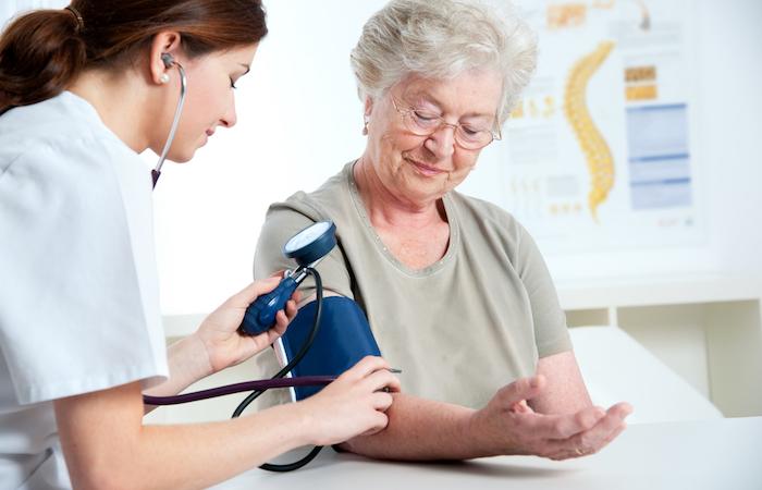 Hypertension : 3 périodes à risque pour les femmes