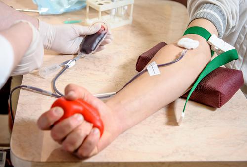 Don du sang: le sexe du donneur influence les chances de survie