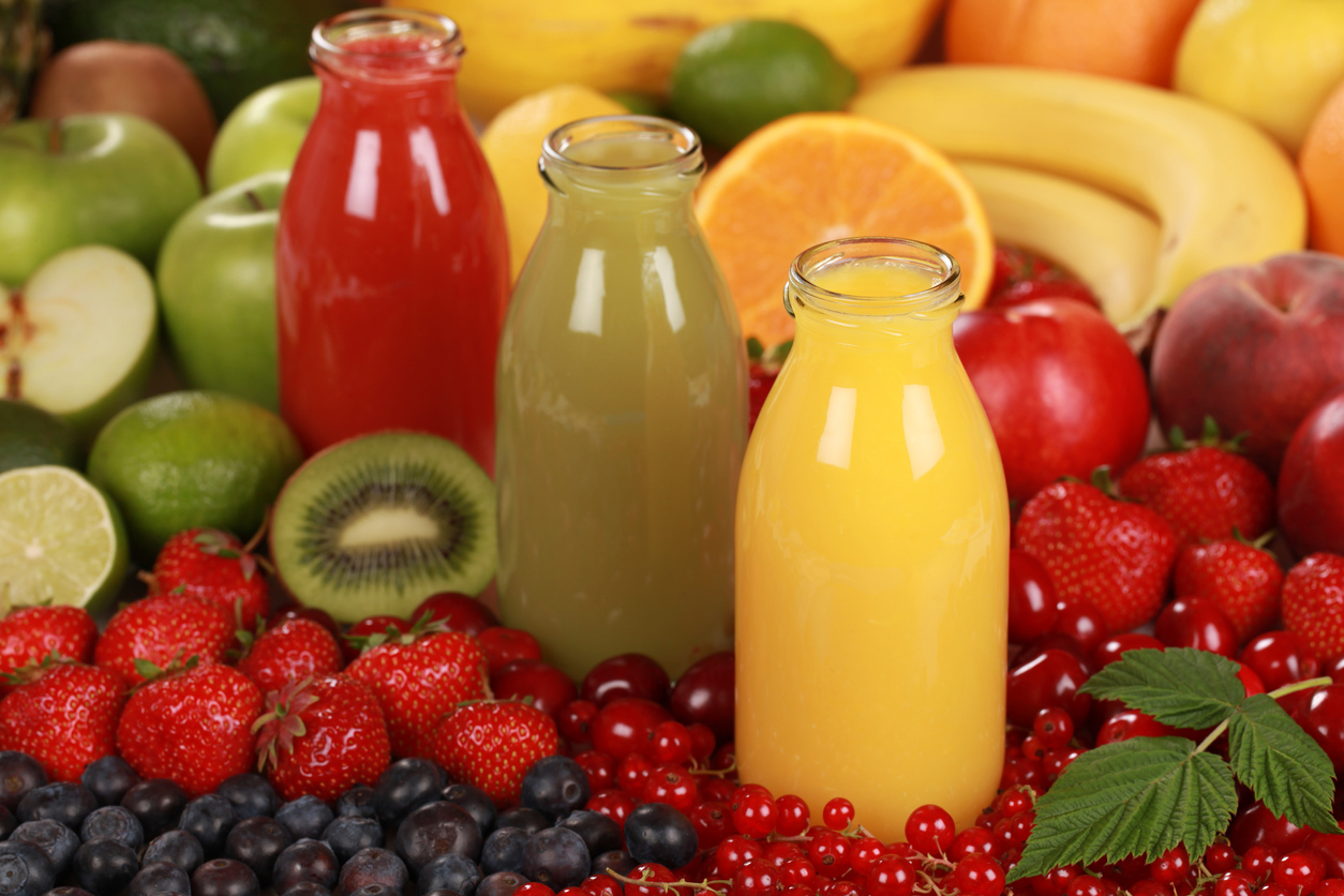 Jus de fruits et smoothies : des boissons agréables au goût... Mais gare à l'excès de sucre !