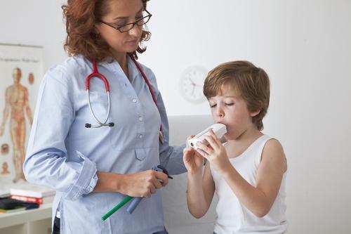 Asthme : les bactéries pulmonaires joueraient un rôle clé