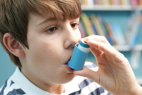 Obésité : un risque augmenté chez les enfants asthmatiques 