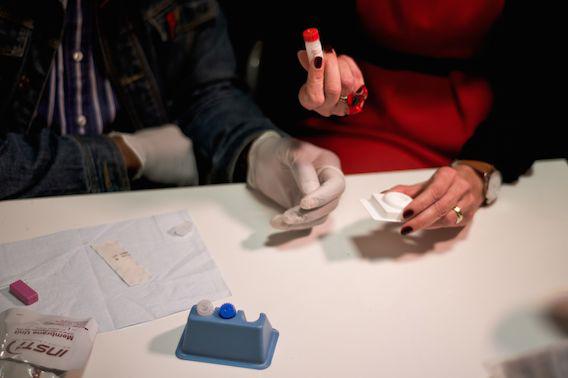 VIH : les autotests gratuits pour les populations très exposées