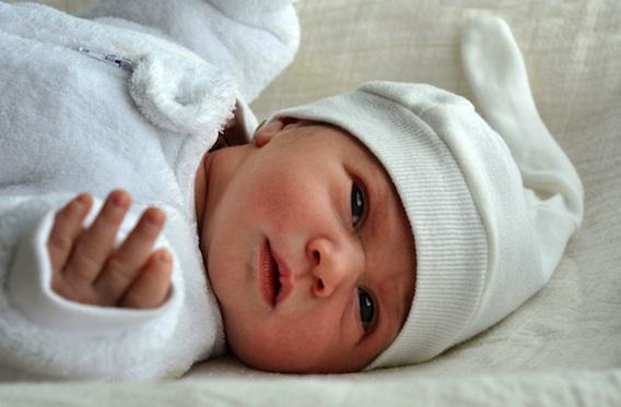 Un nouveau-né donne ses reins quelques minutes après sa naissance