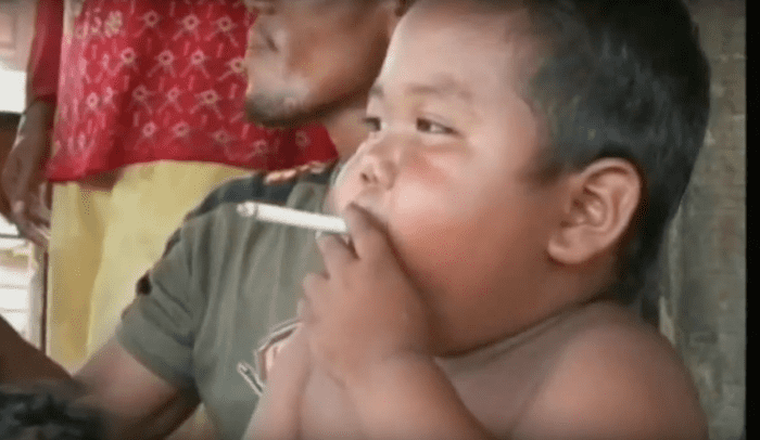 Indonésie : l'ancien bébé fumeur se porte bien