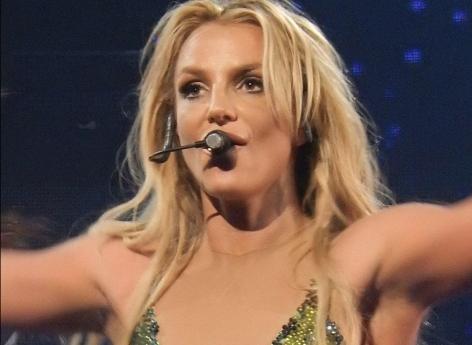 Britney Spears révèle avoir fait une fausse couche : quels sont les facteurs de risque ? 