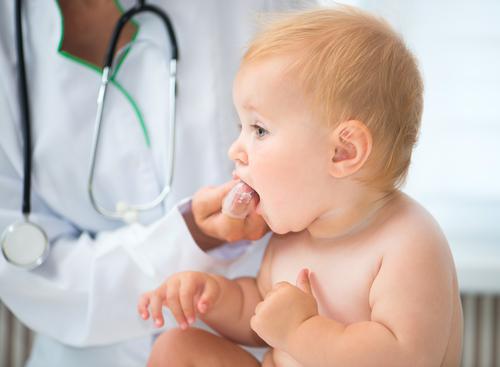 Caries : le fluor proscrit pour les bébés de moins de 6 mois
