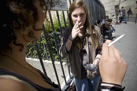 Najat Vallaud-Belkacem s'oppose au tabac dans les lycées