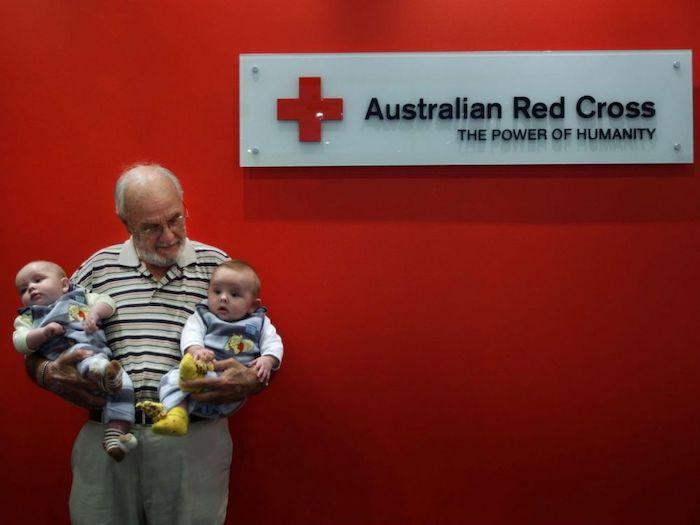Australie : donneur de sang pendant 60 ans, il sauve 2,4 millions de bébés 