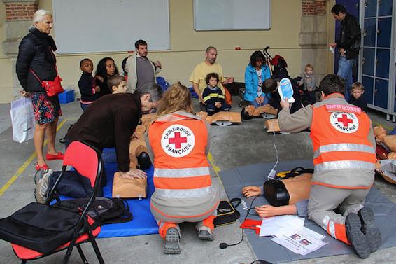 Premiers secours : la Croix Rouge part à la rencontre des vacanciers