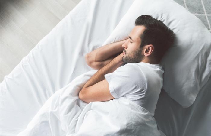 Dormir moins de cinq heures augmente le risque de trouble cardio-vasculaire 