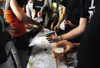 Alcool : 3 étudiants sur 4 boivent avant d'aller en soirée